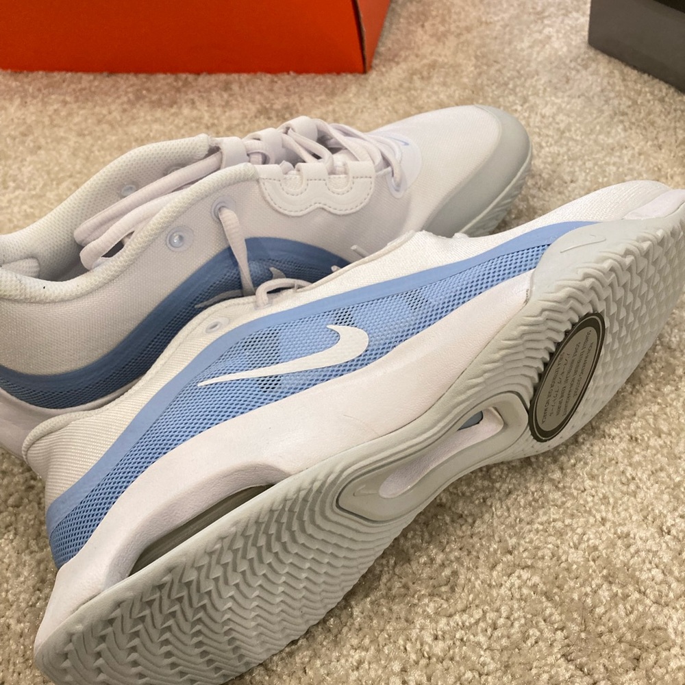 Nike Women’s Tennis Volley Sneaker